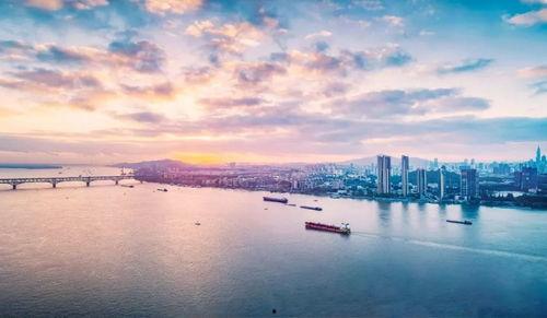 鼓楼滨江吃瓜,夏日吃瓜盛宴，畅享清凉时光