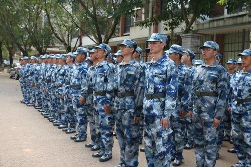 每日吃瓜军训,军训生活趣味横生