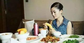 女生教室吃瓜,女生教室里竟成了“吃瓜”现场