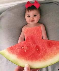 夏天萌娃吃瓜,夏日萌娃欢乐瓜趣记