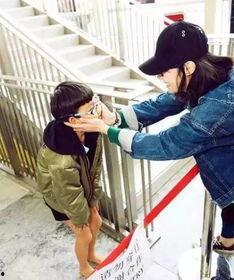 儿子约会父母吃瓜,一场家庭版的甜蜜“跟踪”大作战