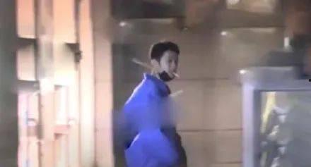 吐痰吃瓜,口边话人生