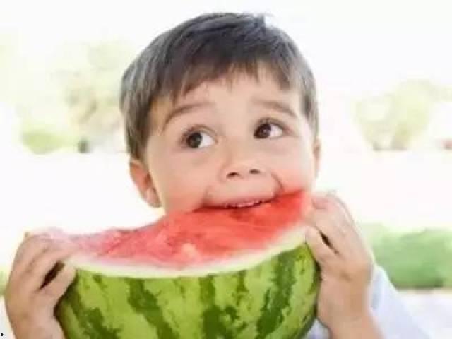 吃瓜吃撑了怎么缓解恶心,恶心不适的舒缓攻略