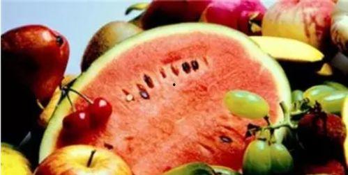 做梦吃瓜吃桃好不好,解析吃瓜吃桃的吉凶寓意