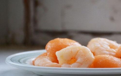 哈密瓜吃完多久可以吃虾,吃完哈密瓜多久后可安心享用虾？