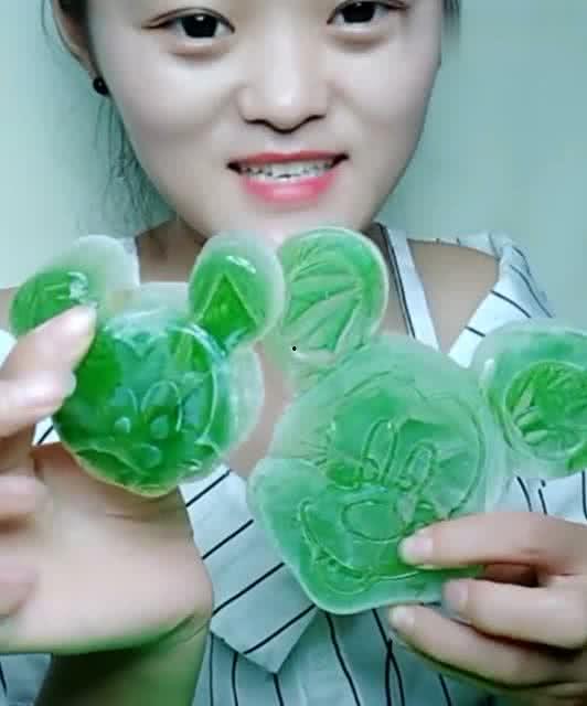 冰美人吃瓜,揭秘娱乐圈的甜蜜瓜田