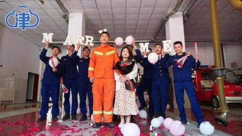 众人吃瓜现场图片,众人围观吃瓜，热闹非凡