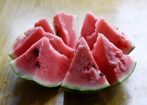 电梯吃瓜被抢瓜