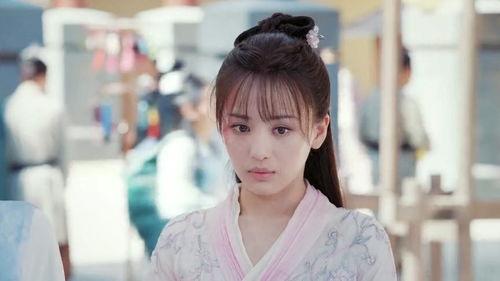 冯落落吃瓜,瓜田里的“吃瓜群众”